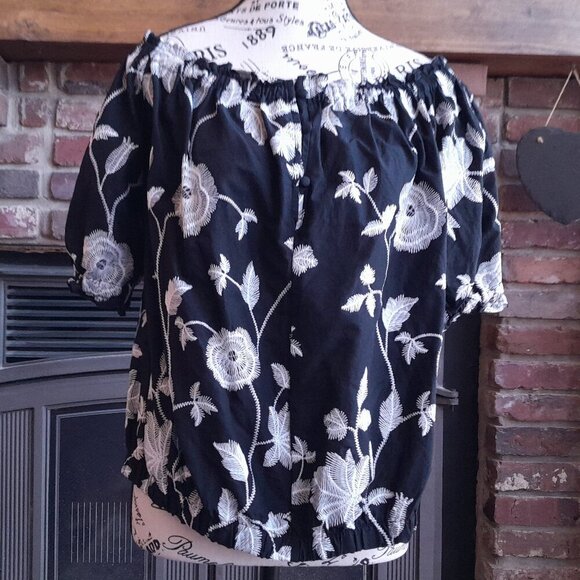 Who What Wear Embroidered Blouse NWT - Picture 1 of 4
